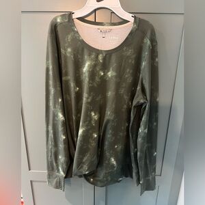 LL Bean VentureSoft Twist-Front Top L/S Sz L Petite